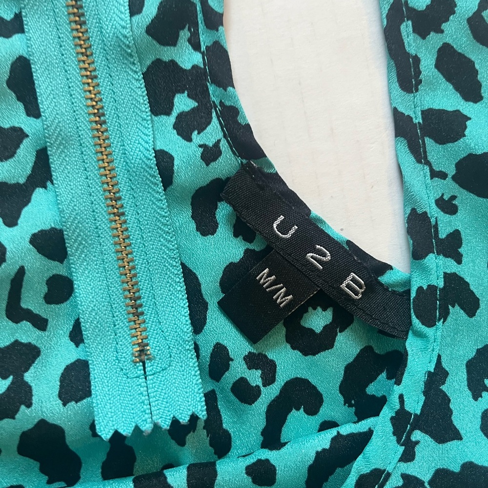 Leopard Print Racerback Tank Top - Picture 4 of 8